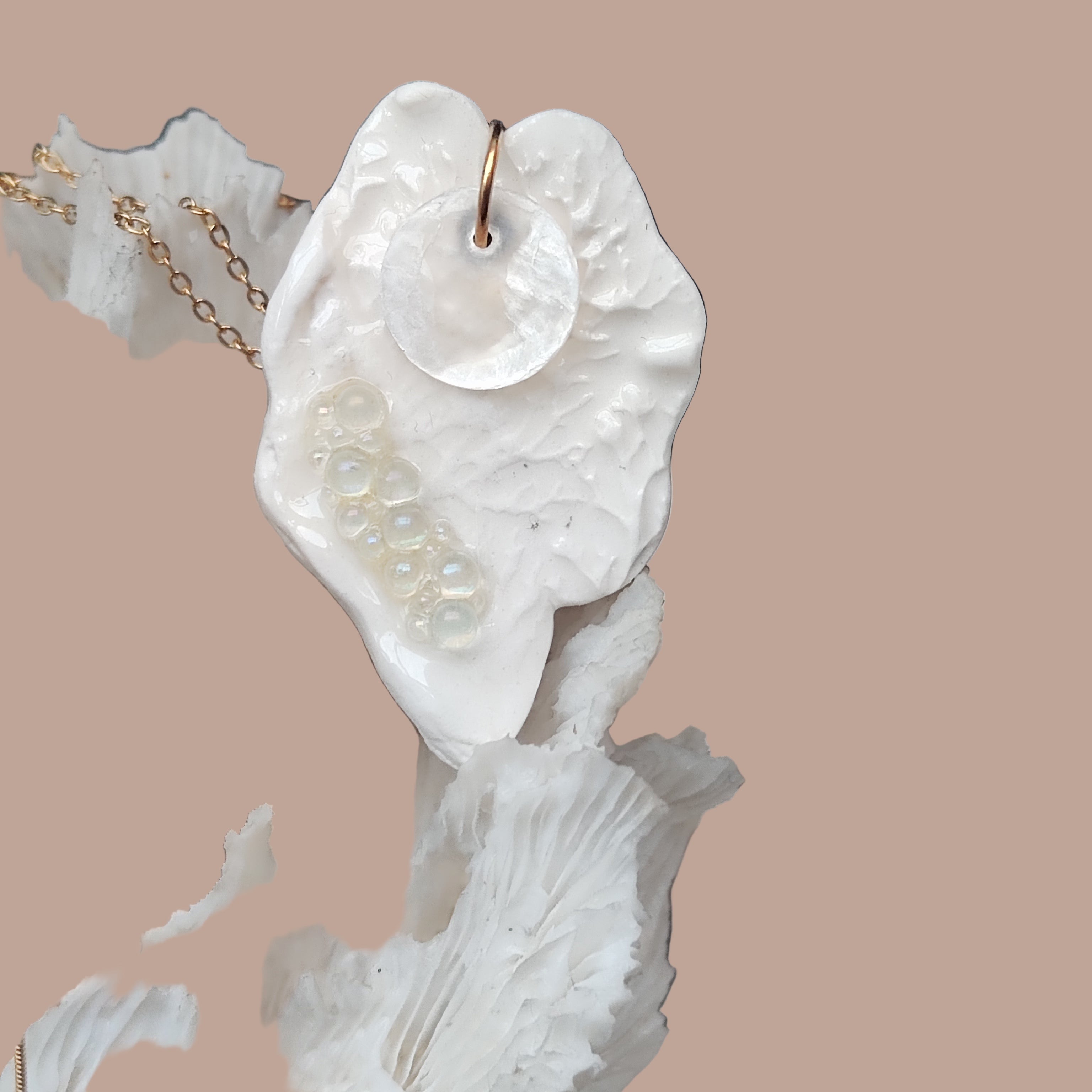 Abyssalia collier (moyen) "Larme d'écume"