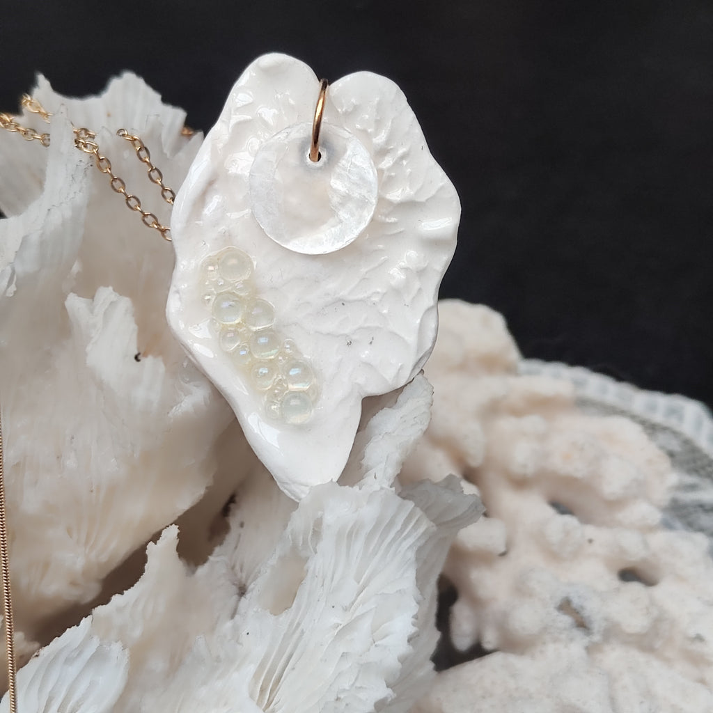 Abyssalia collier (moyen) "Larme d'écume"