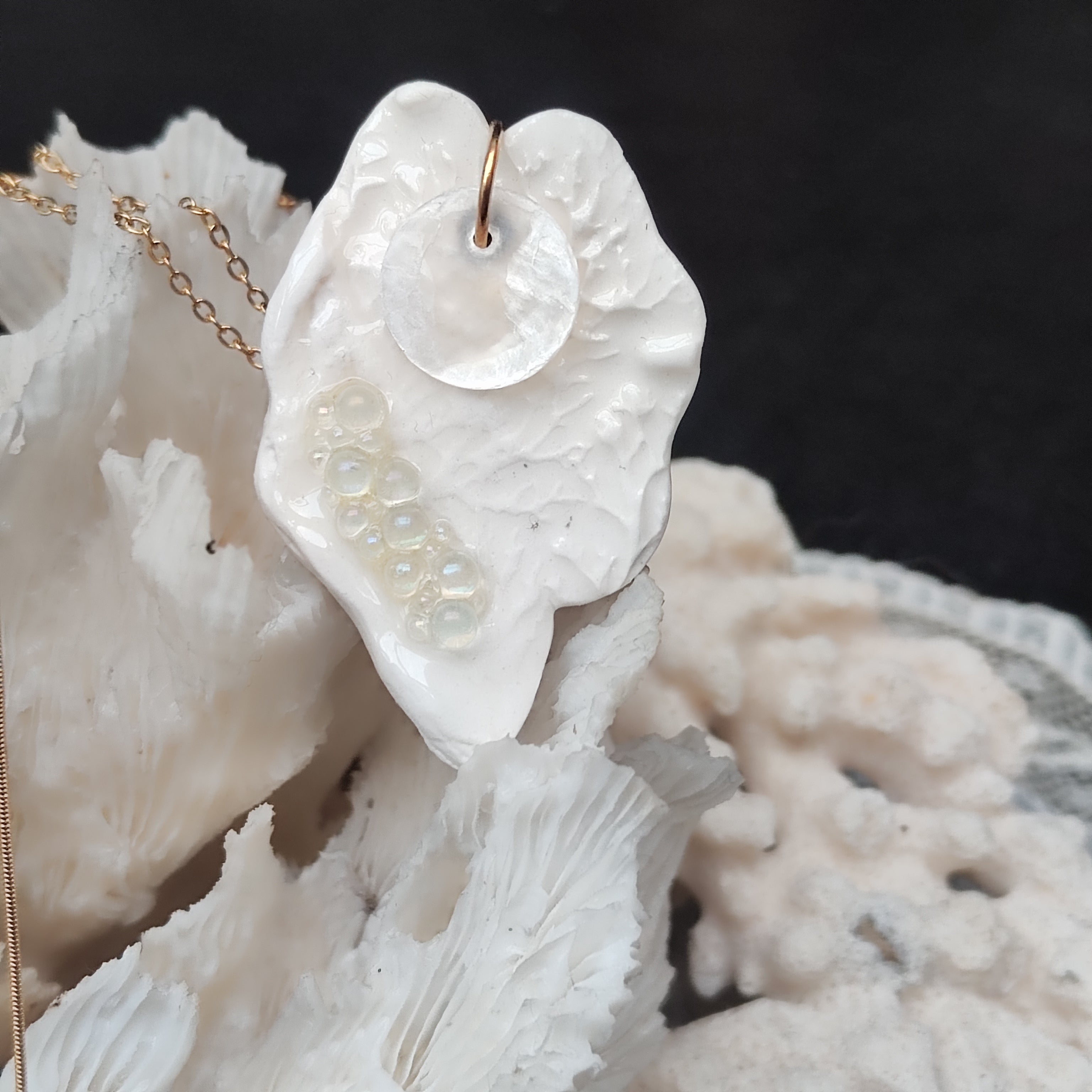 Abyssalia collier (moyen) "Larme d'écume"