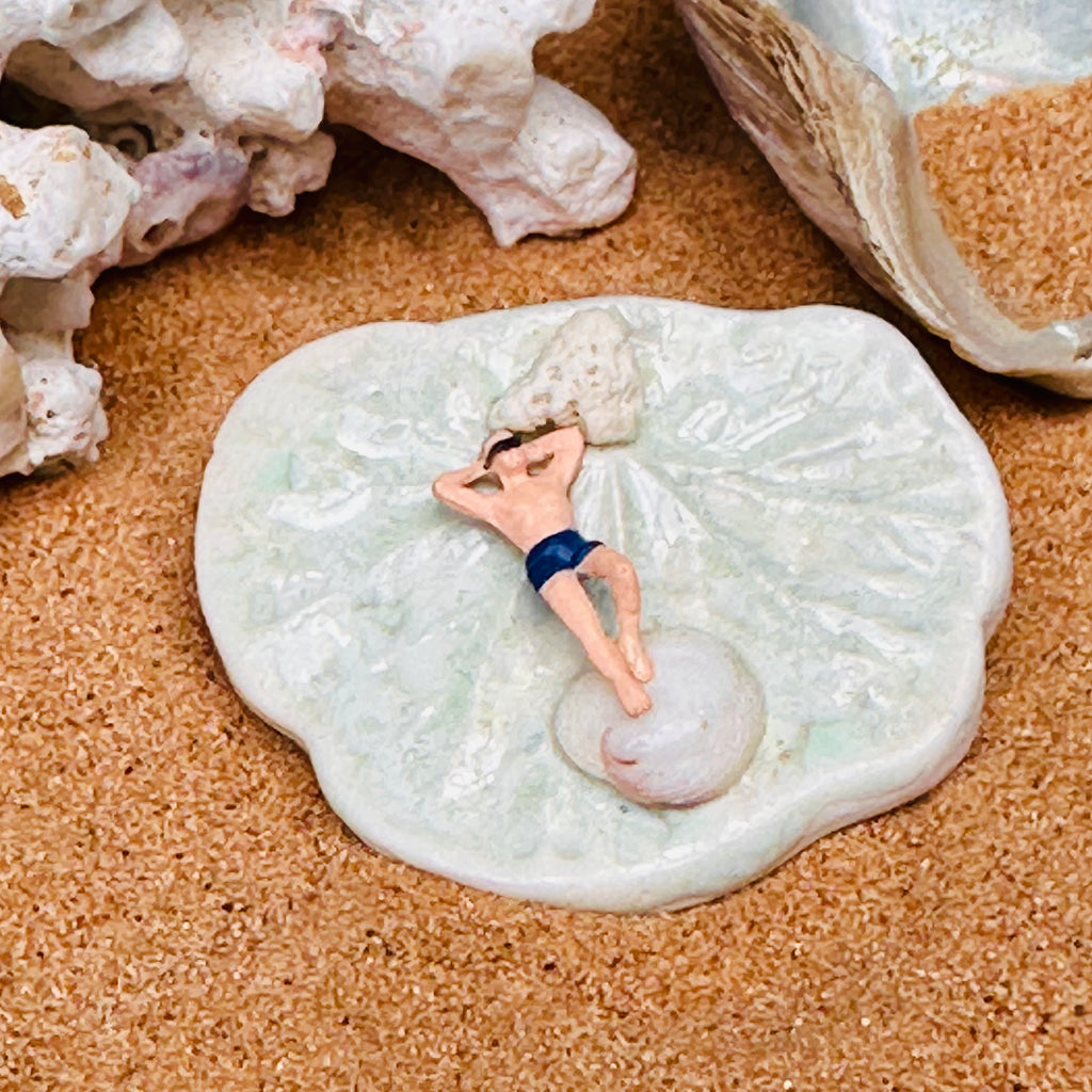 Broche "Le sable est mon bureau"