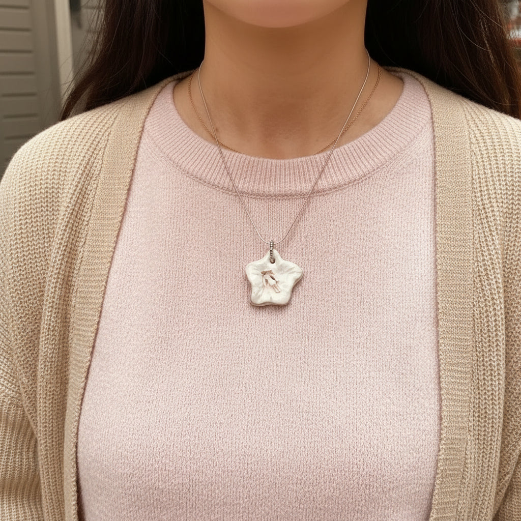 Collier "All inclusive dans un hibiscus"