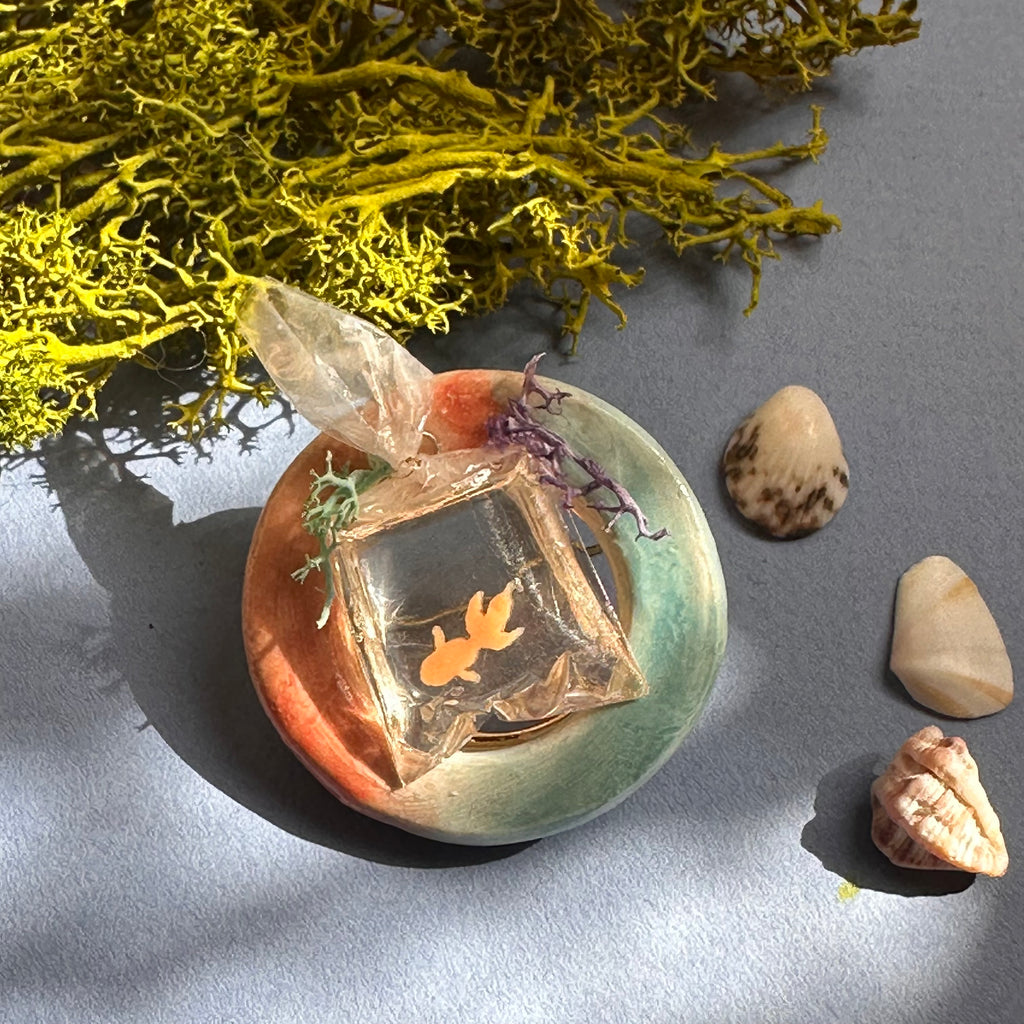 Broche "Aquarium de poche" grand dégradé orangé bleu