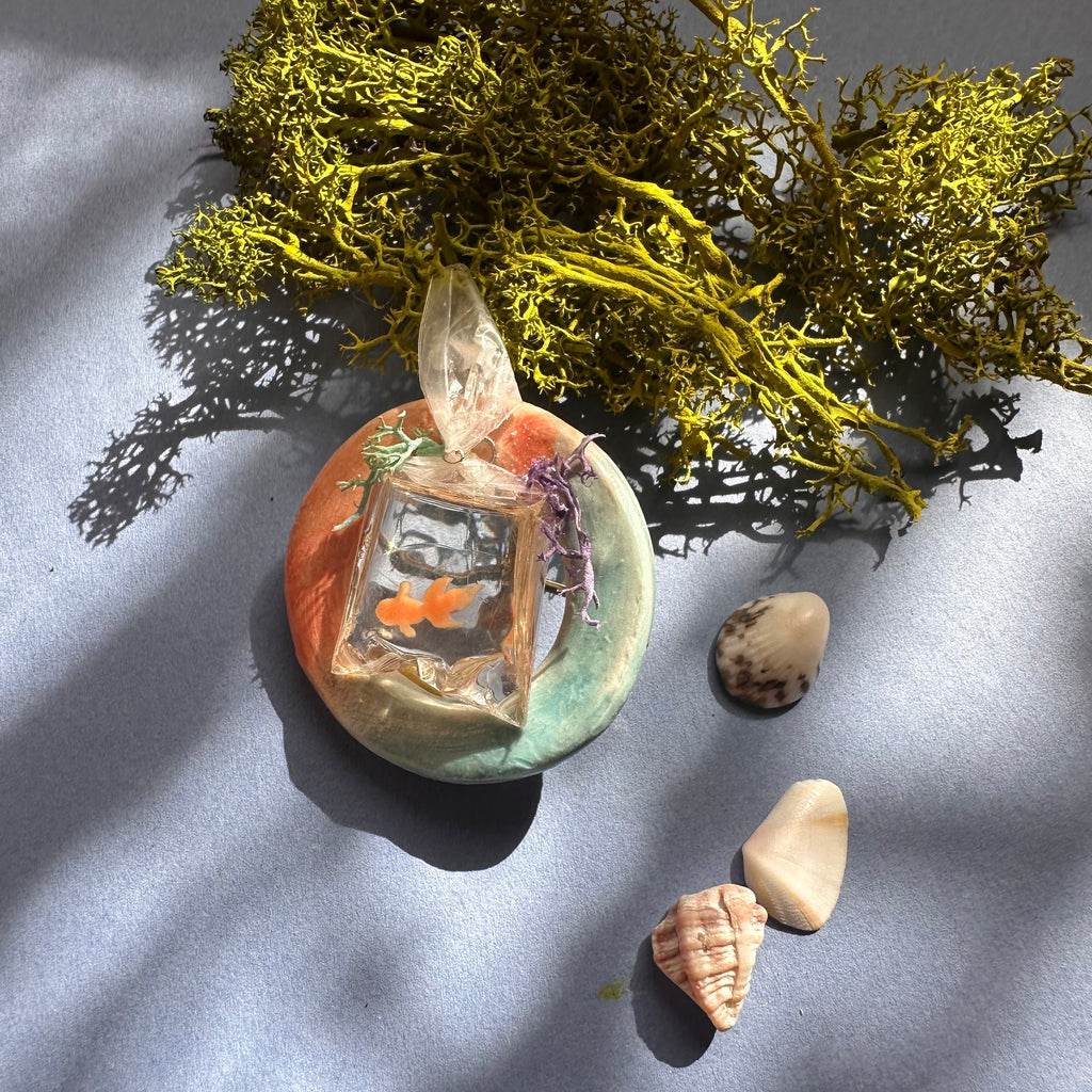 Broche "Aquarium de poche" grand dégradé orangé bleu