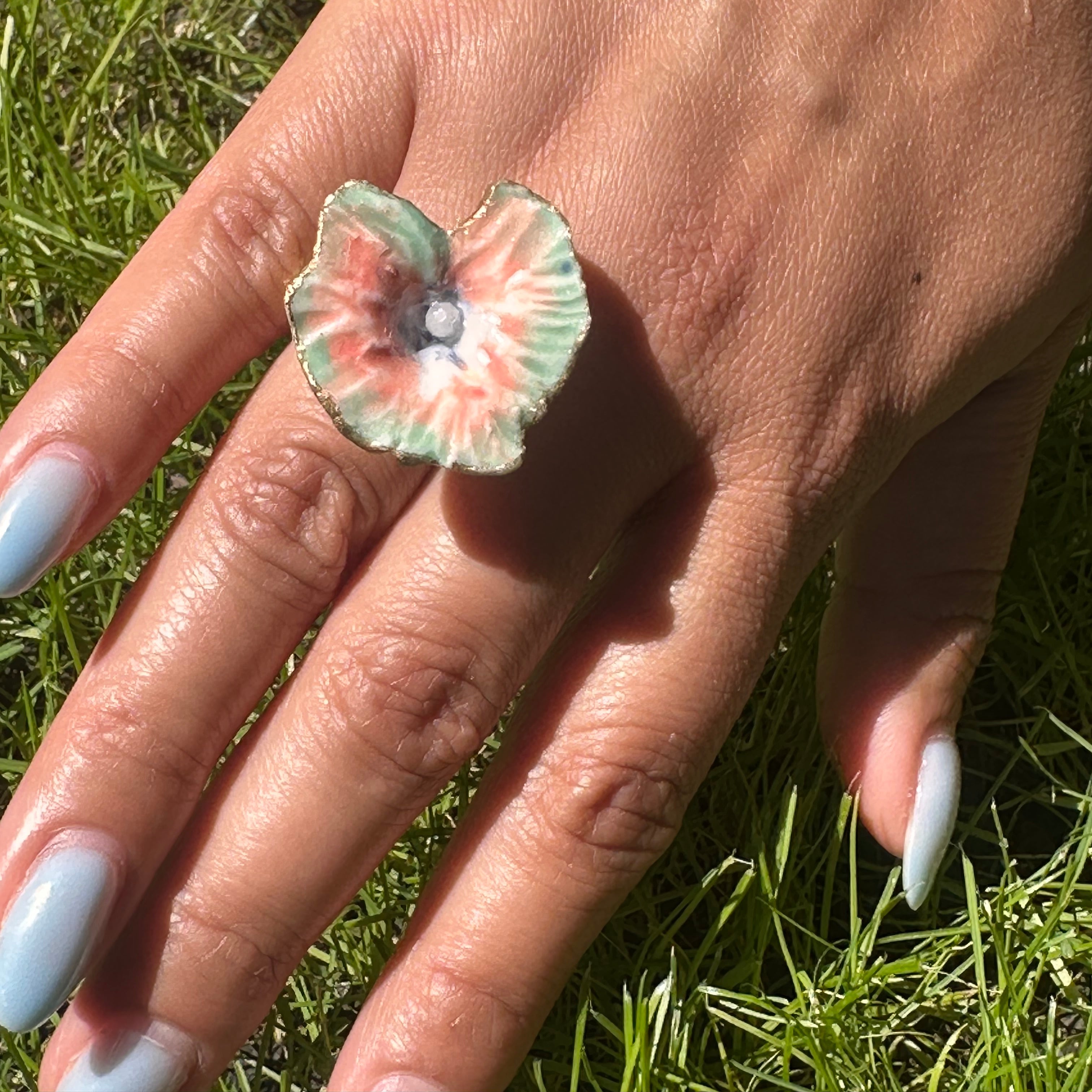 Bague tournoyante "Caladium vert rose"