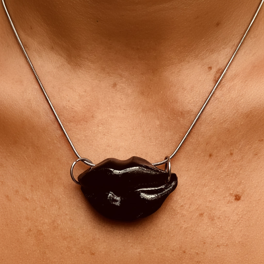 Crazy lips black velvet